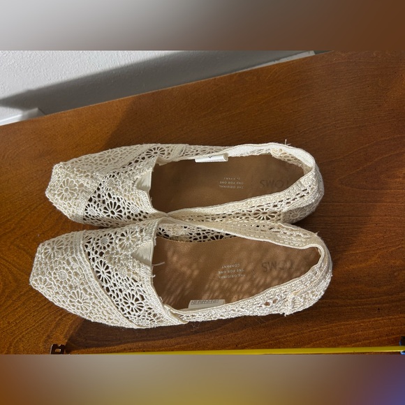 Toms Shoes - 5/$25 TOMS Women's Cream Crochet Espadrilles